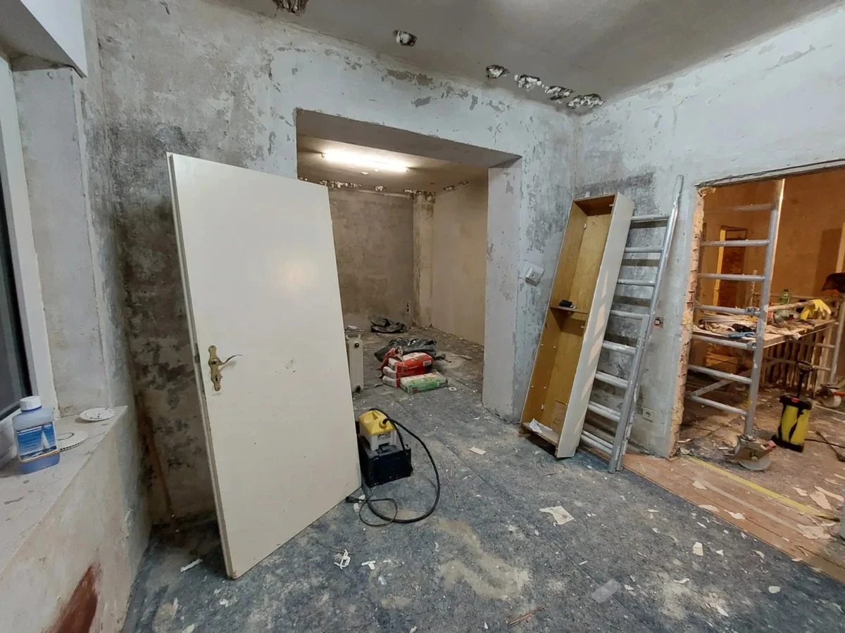 Wohnzimmer vor der Renovierung in Bielefeld